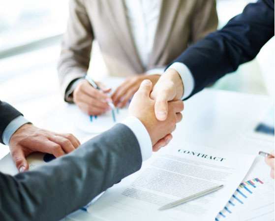 在多工位冷鐓機(jī)的設(shè)計(jì)和制造中，如何考慮生產(chǎn)效率和加工精度的平衡？有哪些優(yōu)化措施和技術(shù)？